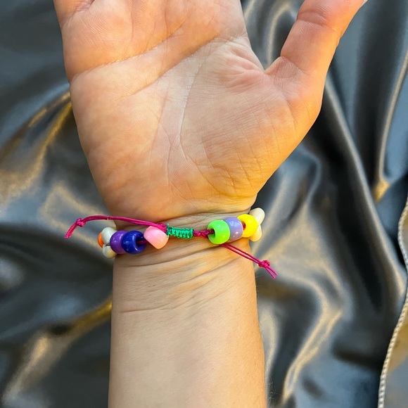 Seashell Rainbow Bracelet - Picture 5 of 5
